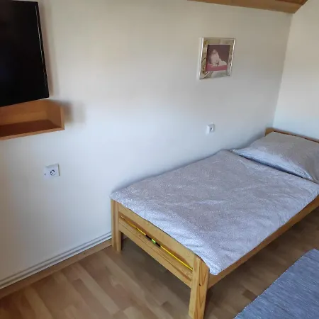 Domcek Janina Kwatera prywatna